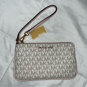 NWT MICHAEL KORS WRISTLET 🤍
